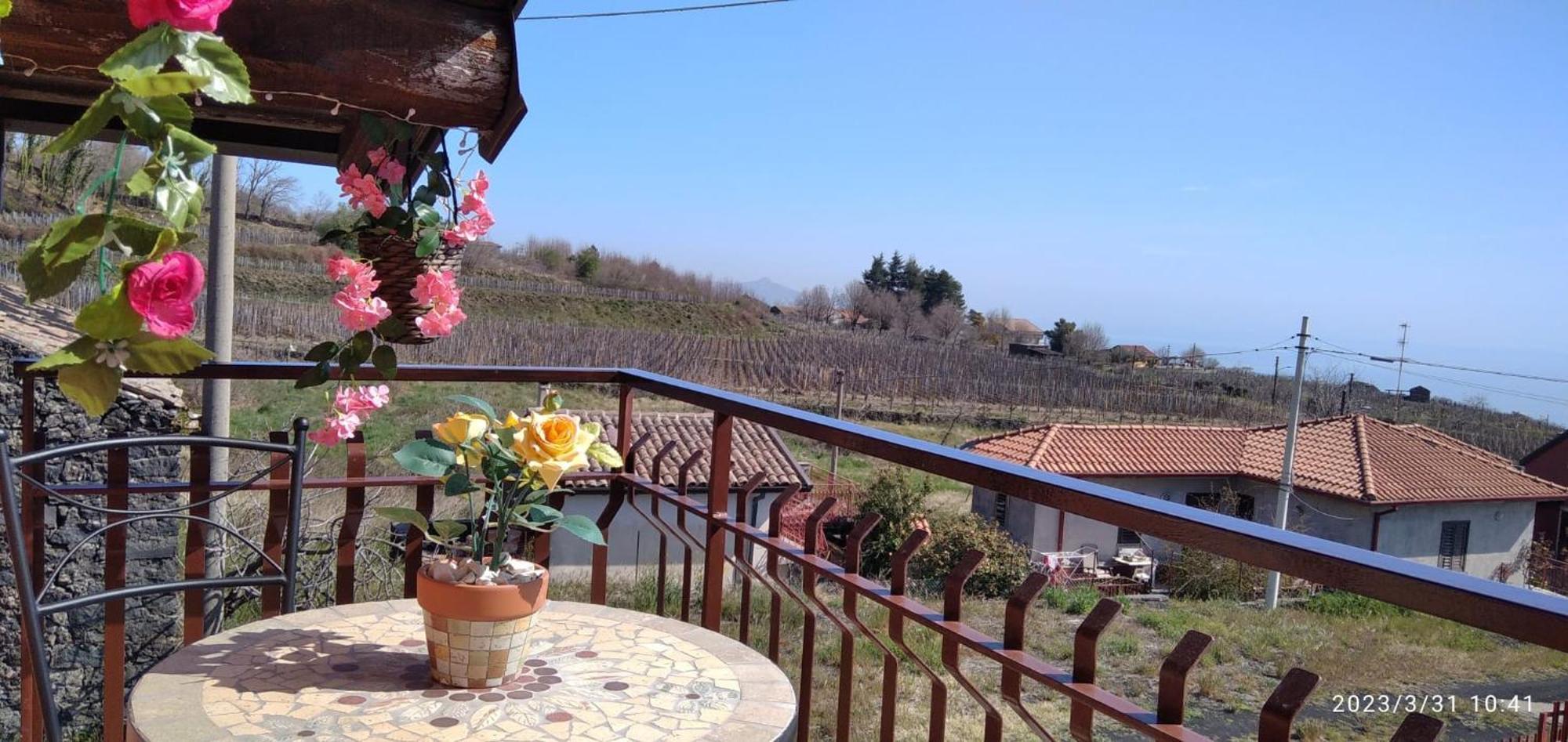 מילו Petite Maison Dell'Etna מראה חיצוני תמונה
